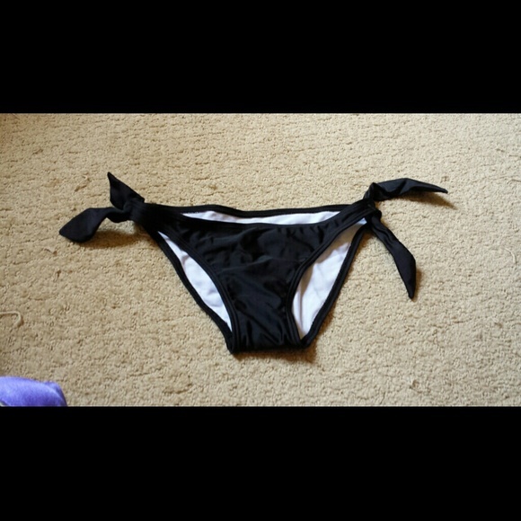 Cute Black Bikini Set!! - Picture 4 of 4